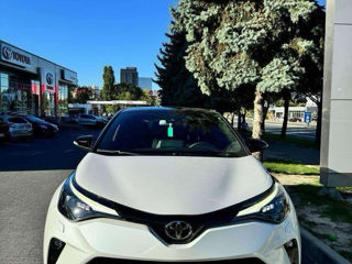 Toyota C-HR foto 2