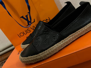 Vând încălțăminte Louis Vuitton