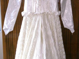 Свадебное платье, молочного цвета, размер М, недорого