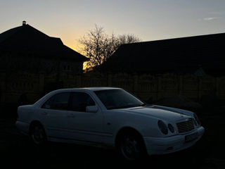 Mercedes E-Class foto 3