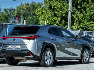 Lexus UX foto 2