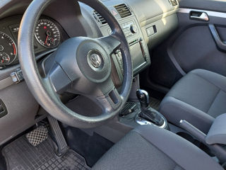 Volkswagen Touran foto 2