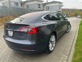 Tesla Model 3 foto 4