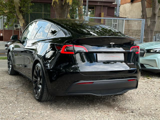 Tesla Model Y foto 4