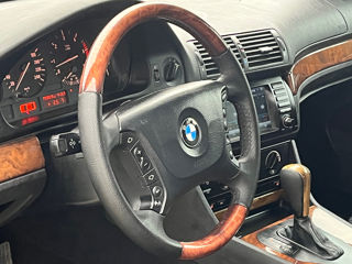 BMW 5 Series foto 10