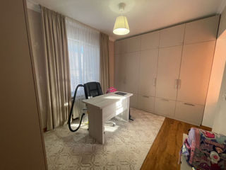 Apartament cu 3 camere, 76 m², Centru, Chișinău foto 2