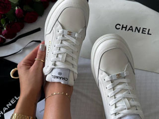 Chanel Low Top White Sneakers foto 6