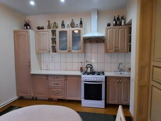 Duplex în Centrul or. Soroca. Parcare, teren adiacent, beci, bisetca, depozit!! foto 7