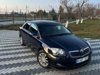 Toyota Avensis foto 2