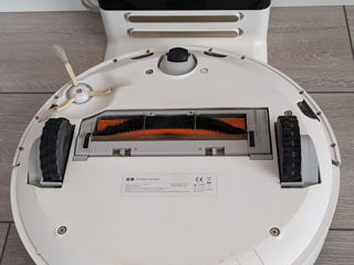 Продается Робот-пылесос Xiaomi Mi Robot Vacuum Cleaner. foto 2