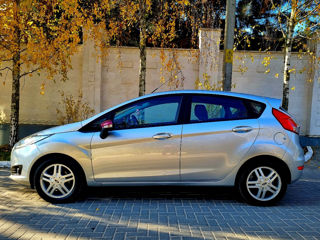 Ford Fiesta foto 7