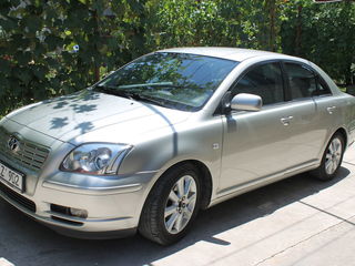 Toyota Avensis foto 1