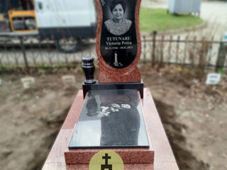 Monumente funerare din granit negru natural de la producator MemorialPrim.md foto 1
