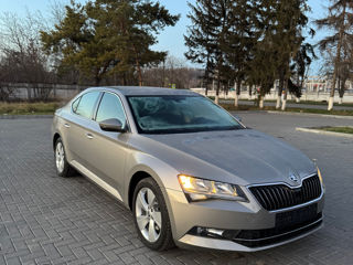 Skoda Superb foto 2