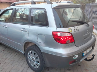 Mitsubishi Outlander foto 3