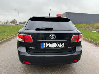 Toyota Avensis foto 8