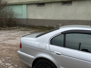 BMW 5 Series foto 3