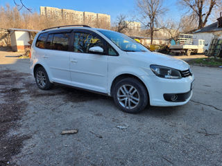 Volkswagen Touran foto 2