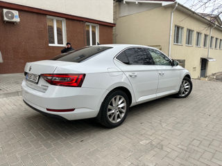 Skoda Superb foto 2