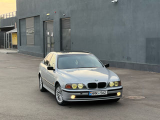 BMW 5 Series foto 1