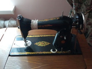 Швейная машина с ножным приводом
