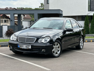 Mercedes C-Class foto 1