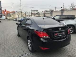 Hyundai Accent foto 4