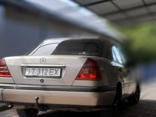 Mercedes C-Class foto 4