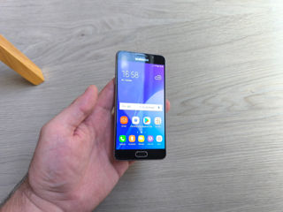 Vind Samsung Galaxy A5 2016 pe spate are o crapatura mica