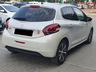 Peugeot 208 foto 3