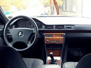 Mercedes Series (W124) foto 4