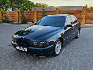 BMW 5 Series foto 1