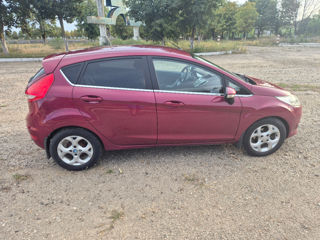 Ford Fiesta foto 5