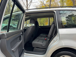 Volkswagen Touran foto 11