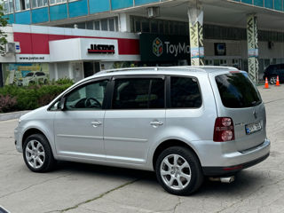 Volkswagen Touran foto 3