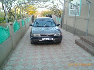 Nissan Sunny foto 2