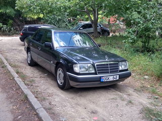 Mercedes Series (W124) foto 1