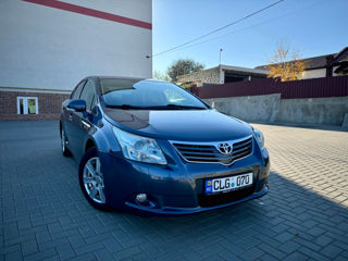 Toyota Avensis foto 2