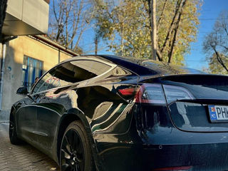 Tesla Model 3 foto 3