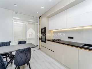 Apartament cu 2 camere, 53 m², Botanica, Chișinău foto 2