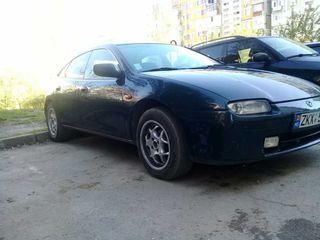 Mazda 323 foto 1