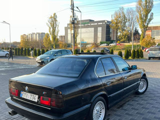 BMW 5 Series foto 4