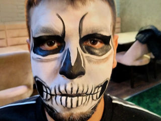 Pictez de hollowen. Аквагрим на Halloween. Face painting hallowen. Desene de hallowen.