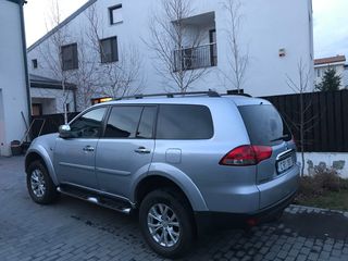 Mitsubishi Pajero foto 2