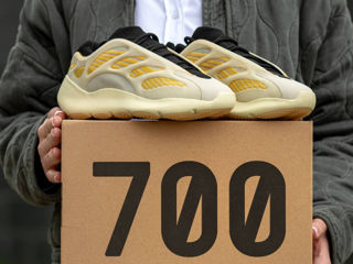 Adidas Yeezy Boost 700 V3 Safflower Unisex foto 3