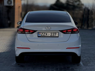 Hyundai Elantra foto 4