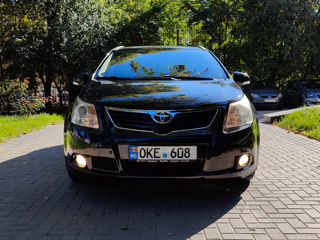 Toyota Avensis foto 2