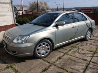 Toyota Avensis foto 2