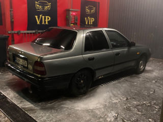 Nissan Sunny foto 2