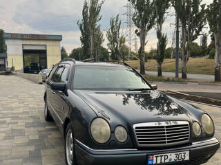 Mercedes E-Class foto 1